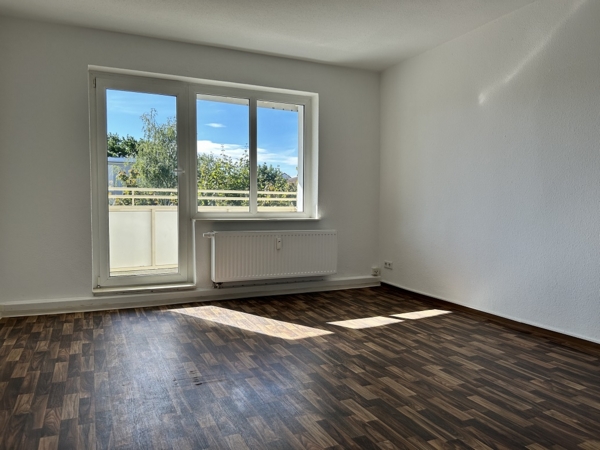 Wohnzimmer mit Balkon