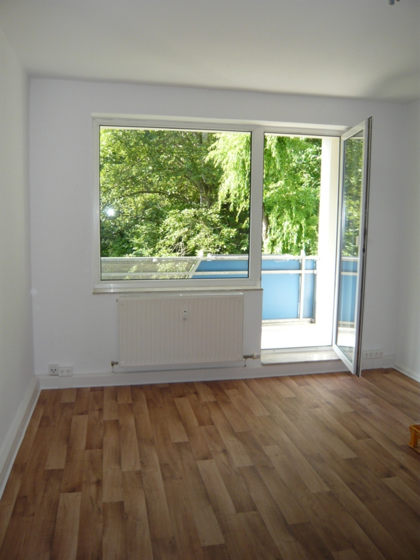 Wohnzimmer mit Balkon