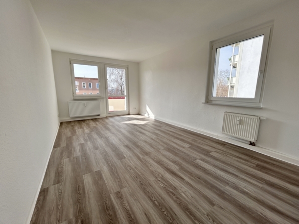 Wohnzimmer mit Balkon